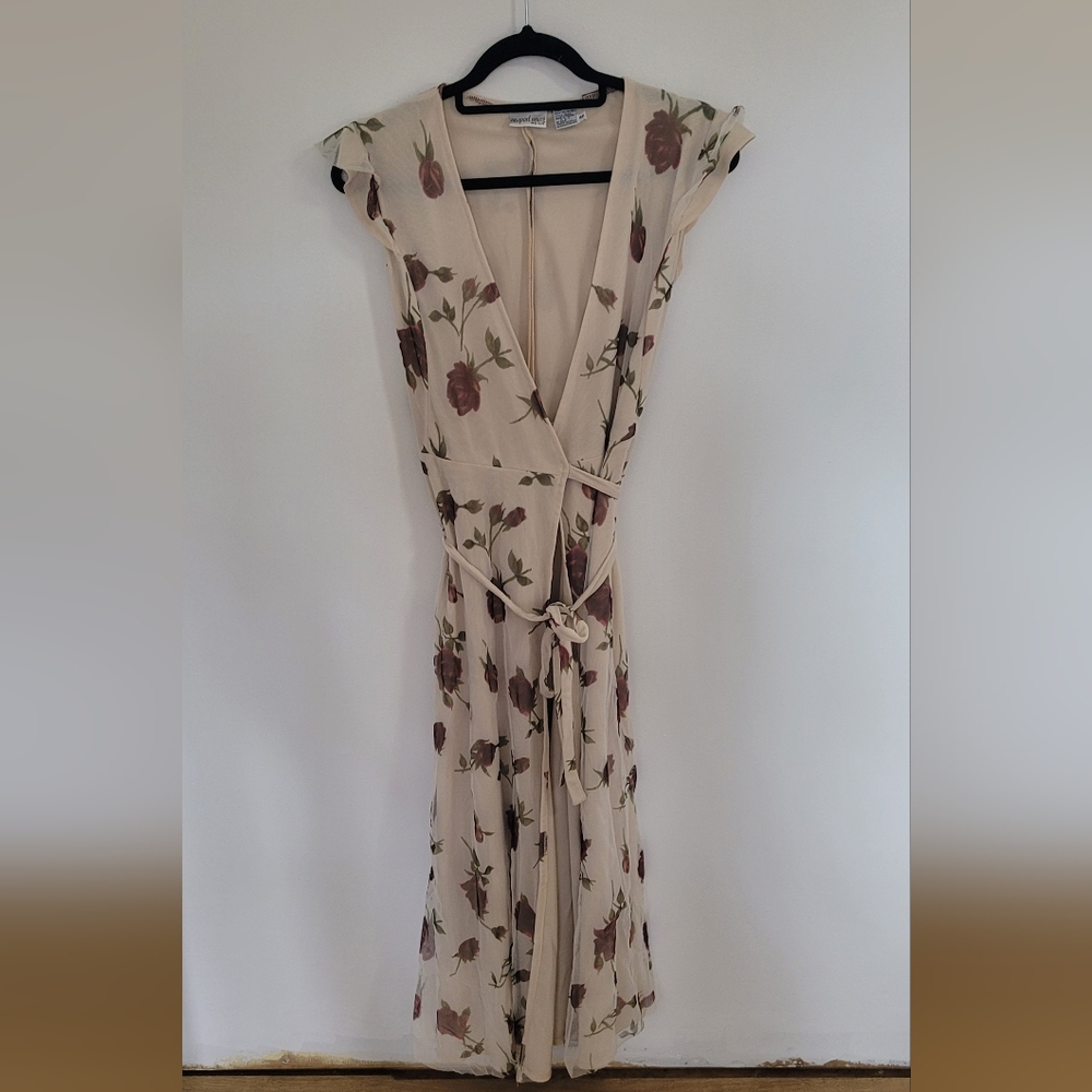 Vintage Rose Midi Wrap Dress in women's 4P